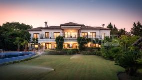 Villa for sale in Altos del Paraiso, Benahavis
