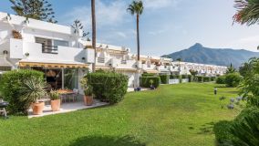 Adosado en venta en Los Algarrobos, Nueva Andalucia