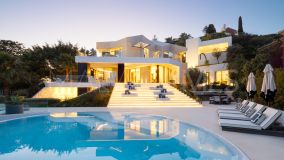 Villa for sale in El Herrojo, Benahavis