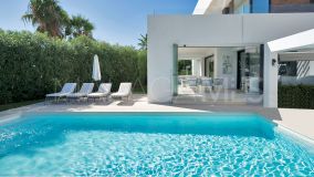 Villa for sale in El Paraiso, Estepona East