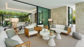 Villa for sale in La Cerquilla, Nueva Andalucia