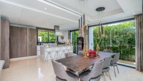 Villa for sale in Estepona