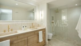 Villa for sale in Haza del Conde, Nueva Andalucia