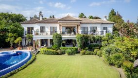 Villa for sale in Altos del Paraiso, Benahavis