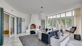 Villa for sale in Los Naranjos, Nueva Andalucia