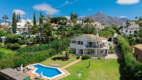 Villa en venta en Los Naranjos, Nueva Andalucia