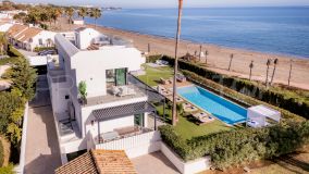 Villa en venta con 5 dormitorios en Estepona