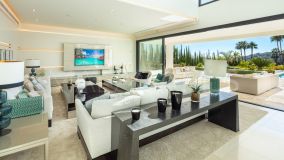 Villa en venta en Nueva Andalucia, Marbella