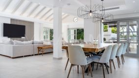 Villa en venta en Nueva Andalucia, Marbella