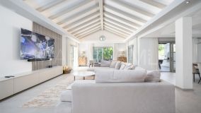 Villa en venta en Nueva Andalucia, Marbella