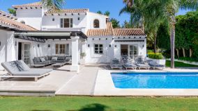 Villa en venta en Nueva Andalucia, Marbella
