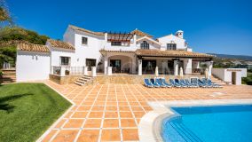 Villa for sale in Estepona