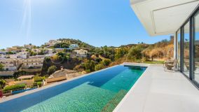 Astonishing new built villa with sea views