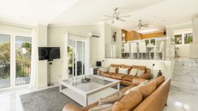 Sea view villa located in the prestigious luxury residential area of El Rosario in Marbella.