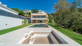 Villa for sale in Benalmadena