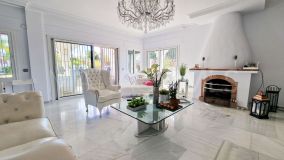 Villa for sale in Bel Air, Estepona East