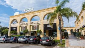Se vende local comercial en Marbella - Puerto Banus