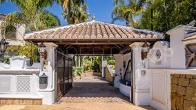 For sale villa in Bahia de Marbella with 7 bedrooms