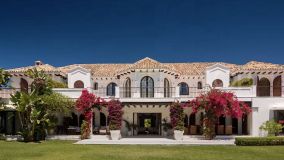 Villa de 9 dormitorios en venta en Estepona Playa