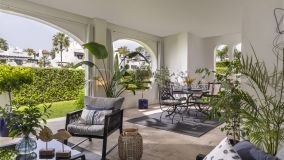 Corner apartment with private garden in La urbanization del Polo de Sotogrande