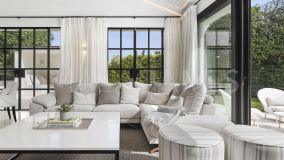 Villa for sale in Los Naranjos Golf, Nueva Andalucia