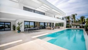 Villa en venta en Nueva Andalucia, Marbella