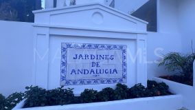Lägenhet for sale in Jardines de Andalucia, Nueva Andalucia