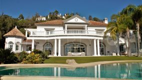 Exquisita Villa La Zagaleta en Benahavís con vistas al mar y servicios de lujo
