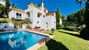 Impresionante villa de 4 dormitorios en una de las zonas más cotizadas de Nueva Andalucía.