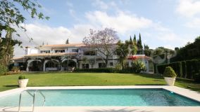 Classical Andalusian Villa with paddel court