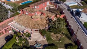 Villa for sale in La Gaspara, Estepona West
