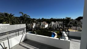 Apartamento en venta en Nueva Andalucia, Marbella