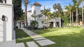 Villa en venta en Nueva Andalucia, Marbella