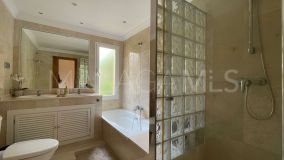 Lägenhet for sale in Aloha Hill Club, Nueva Andalucia