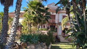 Villa for sale in Estepona