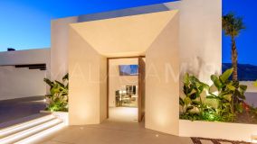 Villa en venta en Nueva Andalucia, Marbella