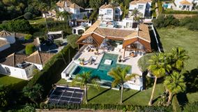 Villa for sale in Aloha, Nueva Andalucia