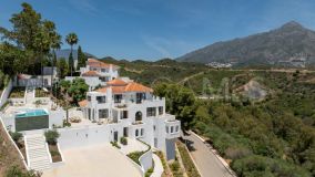 Villa for sale in Las Lomas de Nueva Andalucia