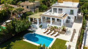 Villa for sale in Las Brisas, Nueva Andalucia