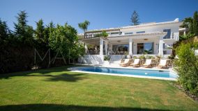 Villa for sale in Las Brisas, Nueva Andalucia