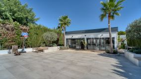Villa for sale in La Alqueria, Benahavis