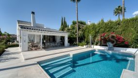 Villa for sale in La Alqueria, Benahavis