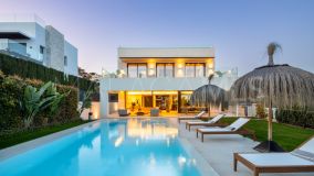 Villa en venta en La Cerquilla, Nueva Andalucia