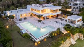 Villa for sale in La Cerquilla, Nueva Andalucia