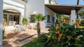 Villa for sale in Cortijo Blanco, San Pedro de Alcantara