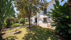 Villa for sale in Cortijo Blanco, San Pedro de Alcantara