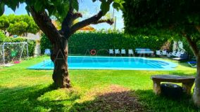 Villa Pareada en venta en Las Chapas, Marbella Este