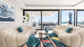 Villa for sale in Altos del Paraiso, Benahavis