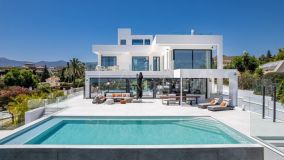 Villa for sale in Altos del Paraiso, Benahavis