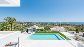 Villa for sale in Altos del Paraiso, Benahavis